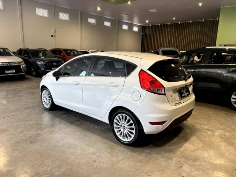 FORD - FIESTA - 2013/2014 - Branca - R$ 45.900,00