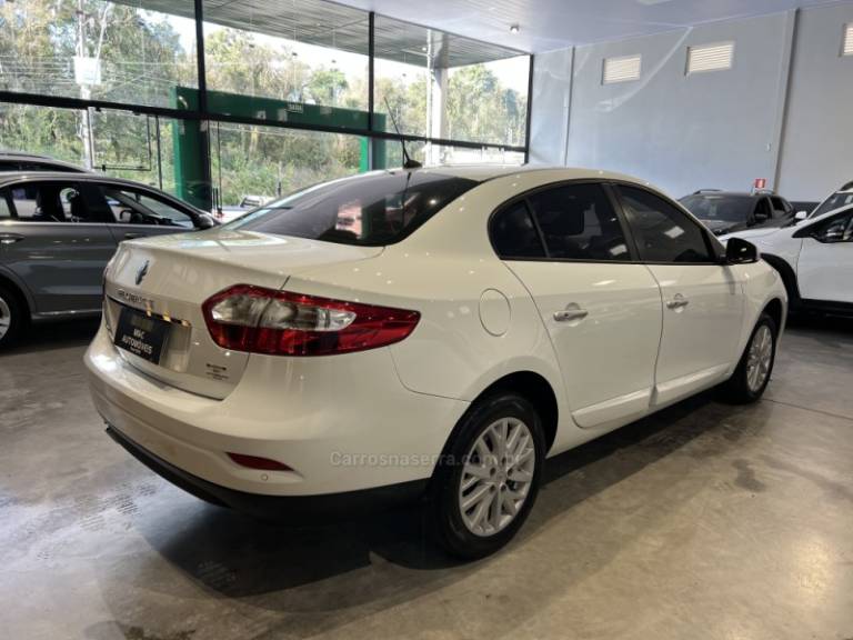 RENAULT - FLUENCE - 2014/2015 - Branca - R$ 48.900,00