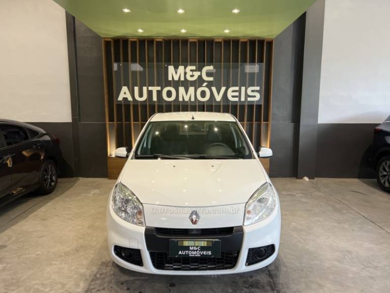 RENAULT - SANDERO - 2011/2012 - Branca - R$ 32.900,00