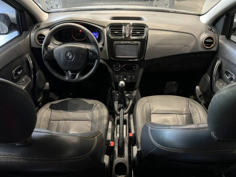 RENAULT - SANDERO - 2015/2016 - Prata - R$ 46.900,00