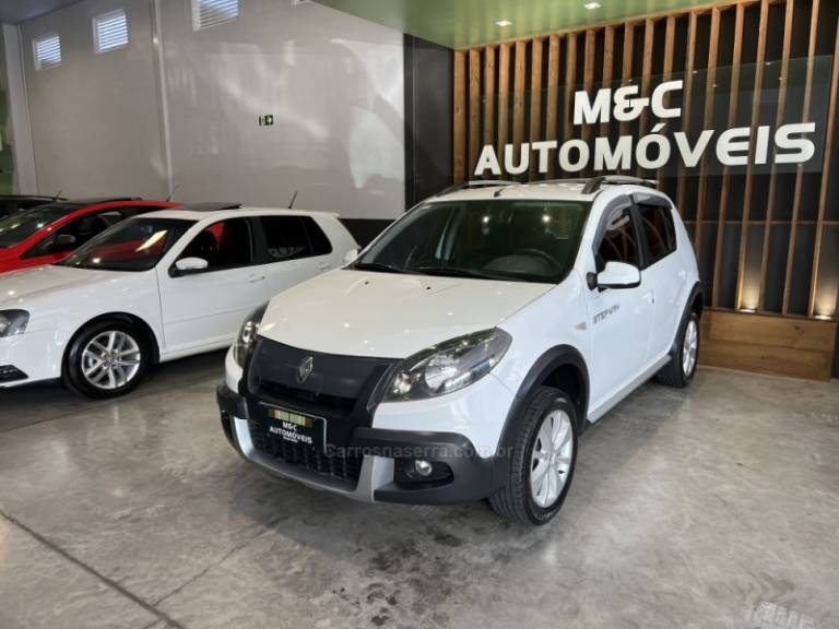RENAULT - SANDERO - 2013/2014 - Branca - R$ 42.900,00