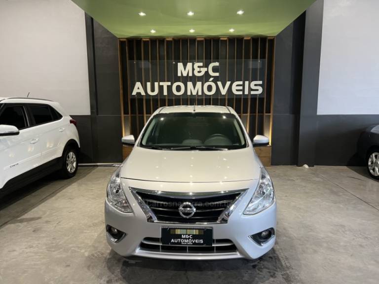 NISSAN - VERSA - 2018/2018 - Prata - R$ 56.900,00